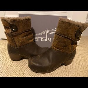 Dansko Fur Lined Boots. Dark brown in great shape. Size 36
